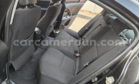 Sayi Na hannu Toyota Avensis Black Mota in Yaounde a Babban Kamaru Sayi Na hannu Toyota Avensis Black Mota in Yaounde a Babban Kamaru