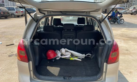 Acheter Occasion Voiture Toyota Corolla Verso Gris à Douala, Littoral Cameroon Acheter Occasion Voiture Toyota Corolla Verso Gris à Douala, Littoral Cameroon