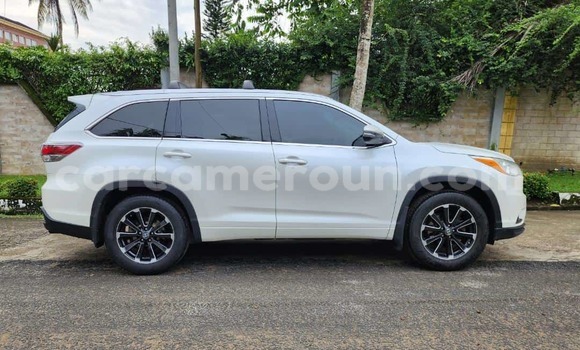 Buy Used Toyota Highlander White Car in Douala in Littoral Cameroon Buy Used Toyota Highlander White Car in Douala in Littoral Cameroon