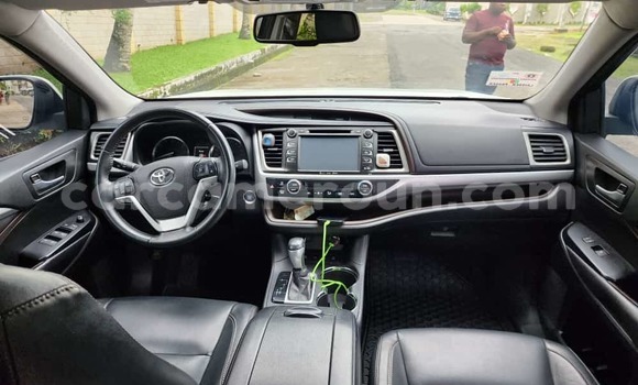 Buy Used Toyota Highlander White Car in Douala in Littoral Cameroon Buy Used Toyota Highlander White Car in Douala in Littoral Cameroon