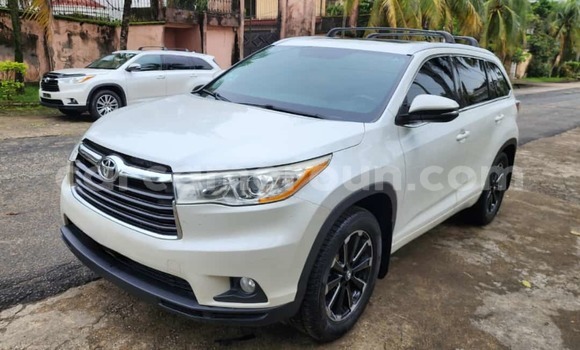 Buy Used Toyota Highlander White Car in Douala in Littoral Cameroon Buy Used Toyota Highlander White Car in Douala in Littoral Cameroon