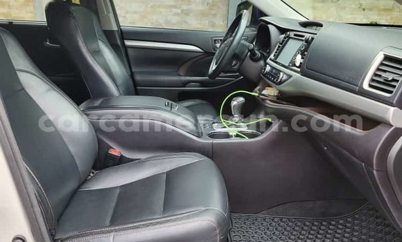 Buy Used Toyota Highlander White Car in Douala in Littoral Cameroon Buy Used Toyota Highlander White Car in Douala in Littoral Cameroon