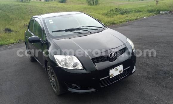 Sayi Na hannu Toyota Auris Black Mota in Douala a Ƙasar Kamaru