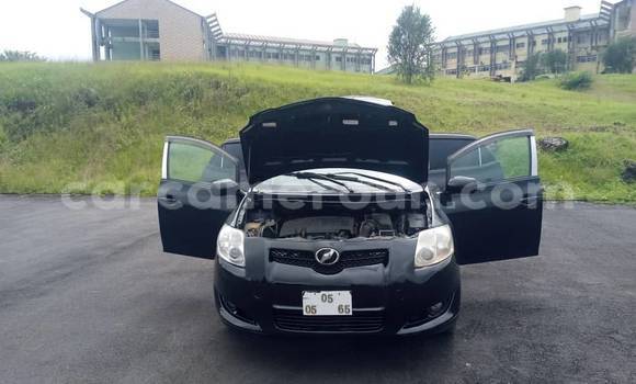 Sayi Na hannu Toyota Auris Black Mota in Douala a Ƙasar Kamaru Sayi Na hannu Toyota Auris Black Mota in Douala a Ƙasar Kamaru