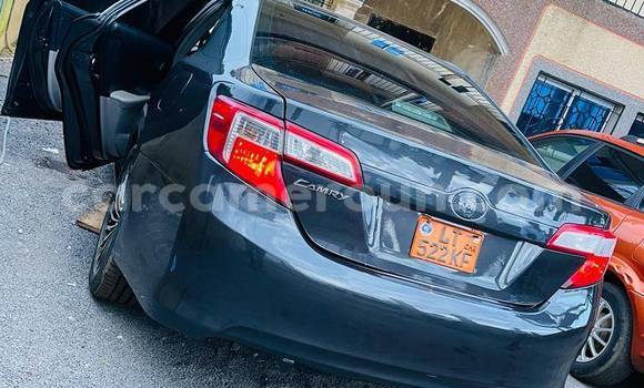 Sayi Na hannu Toyota Yaris Sauran Mota in Douala a Ƙasar Kamaru Sayi Na hannu Toyota Yaris Sauran Mota in Douala a Ƙasar Kamaru