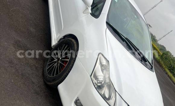 Sayi Na hannu Toyota Blade White Mota in Douala a Ƙasar Kamaru Sayi Na hannu Toyota Blade White Mota in Douala a Ƙasar Kamaru