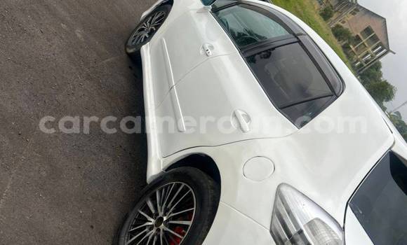 Sayi Na hannu Toyota Blade White Mota in Douala a Ƙasar Kamaru Sayi Na hannu Toyota Blade White Mota in Douala a Ƙasar Kamaru