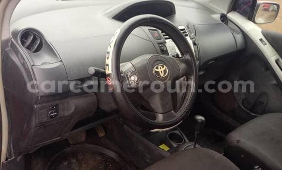 Sayi Na hannu Toyota Vitz Red Mota in Douala a Ƙasar Kamaru Sayi Na hannu Toyota Vitz Red Mota in Douala a Ƙasar Kamaru