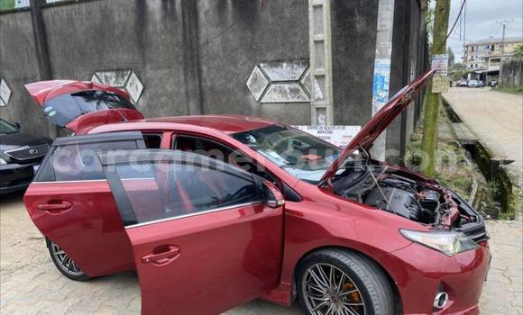 Sayi Na hannu Toyota Auris Red Mota in Douala a Ƙasar Kamaru Sayi Na hannu Toyota Auris Red Mota in Douala a Ƙasar Kamaru
