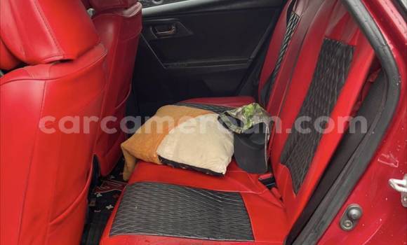 Sayi Na hannu Toyota Auris Red Mota in Douala a Ƙasar Kamaru Sayi Na hannu Toyota Auris Red Mota in Douala a Ƙasar Kamaru