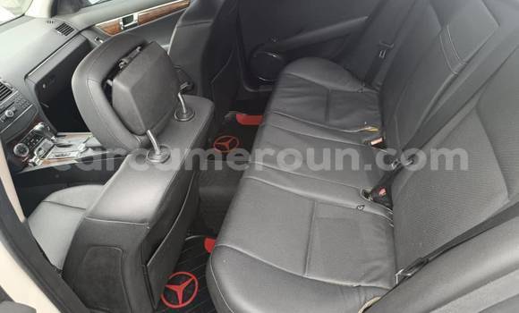 Sayi Na hannu Mercedes-Benz C-Classe White Mota in Douala a Ƙasar Kamaru Sayi Na hannu Mercedes-Benz C-Classe White Mota in Douala a Ƙasar Kamaru