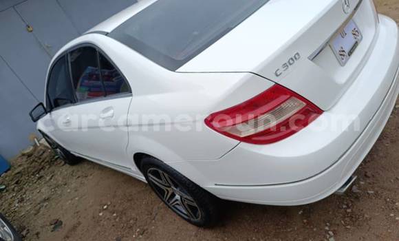 Sayi Na hannu Mercedes-Benz C-Classe White Mota in Douala a Ƙasar Kamaru Sayi Na hannu Mercedes-Benz C-Classe White Mota in Douala a Ƙasar Kamaru