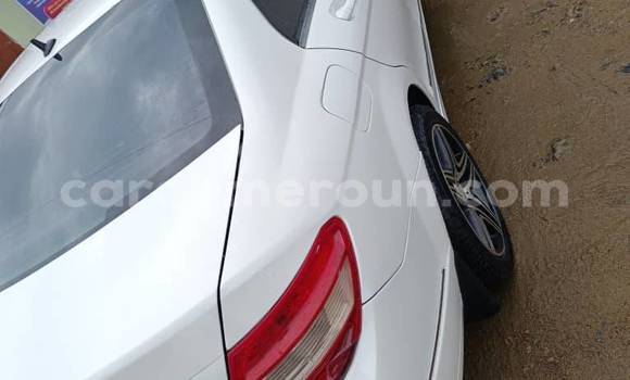 Sayi Na hannu Mercedes-Benz C-Classe White Mota in Douala a Ƙasar Kamaru Sayi Na hannu Mercedes-Benz C-Classe White Mota in Douala a Ƙasar Kamaru