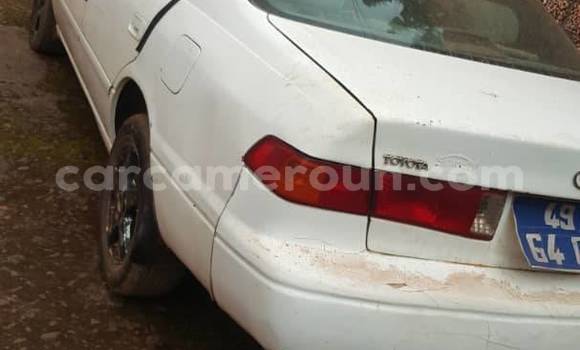 Sayi Na hannu Toyota Avensis Verso White Mota in Douala a Ƙasar Kamaru Sayi Na hannu Toyota Avensis Verso White Mota in Douala a Ƙasar Kamaru