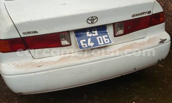Sayi Na hannu Toyota Avensis Verso White Mota in Douala a Ƙasar Kamaru Sayi Na hannu Toyota Avensis Verso White Mota in Douala a Ƙasar Kamaru