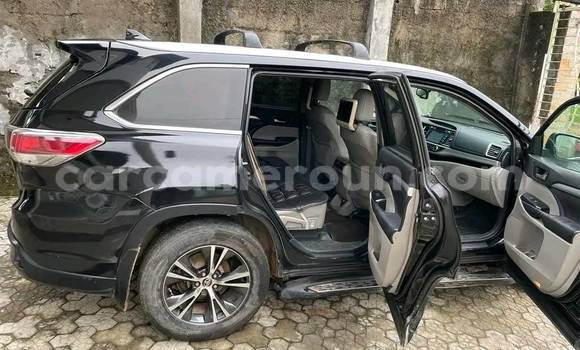 Sayi Na hannu Toyota Highlander Black Mota in Douala a Ƙasar Kamaru Sayi Na hannu Toyota Highlander Black Mota in Douala a Ƙasar Kamaru