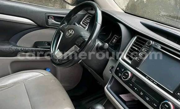 Sayi Na hannu Toyota Highlander Black Mota in Douala a Ƙasar Kamaru Sayi Na hannu Toyota Highlander Black Mota in Douala a Ƙasar Kamaru