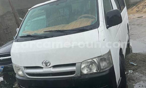 Sayi Na hannu Toyota Hiace White Mota in Douala a Ƙasar Kamaru