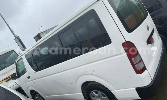 Sayi Na hannu Toyota Hiace White Mota in Douala a Ƙasar Kamaru Sayi Na hannu Toyota Hiace White Mota in Douala a Ƙasar Kamaru