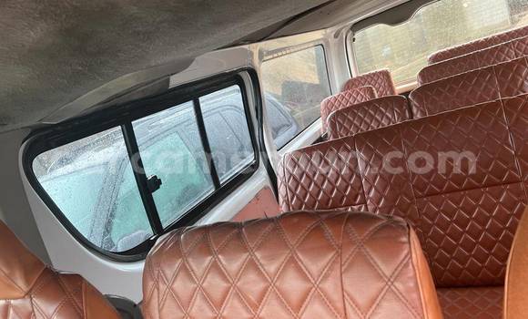 Sayi Na hannu Toyota Hiace White Mota in Douala a Ƙasar Kamaru Sayi Na hannu Toyota Hiace White Mota in Douala a Ƙasar Kamaru