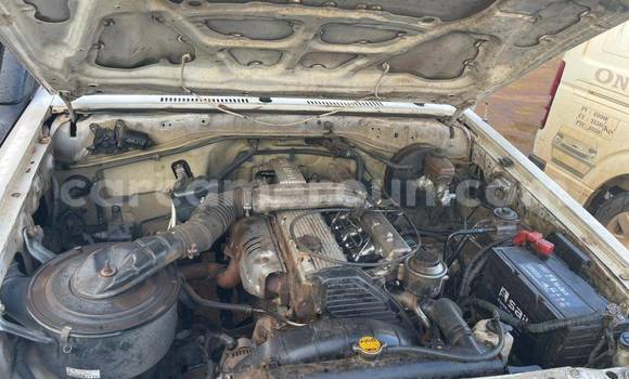 Sayi Na hannu Toyota Land Cruiser White Mota in Douala a Ƙasar Kamaru Sayi Na hannu Toyota Land Cruiser White Mota in Douala a Ƙasar Kamaru