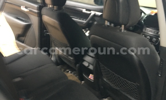 Sayi Na hannu Kia Sorento Brown Mota in Douala a Ƙasar Kamaru Sayi Na hannu Kia Sorento Brown Mota in Douala a Ƙasar Kamaru