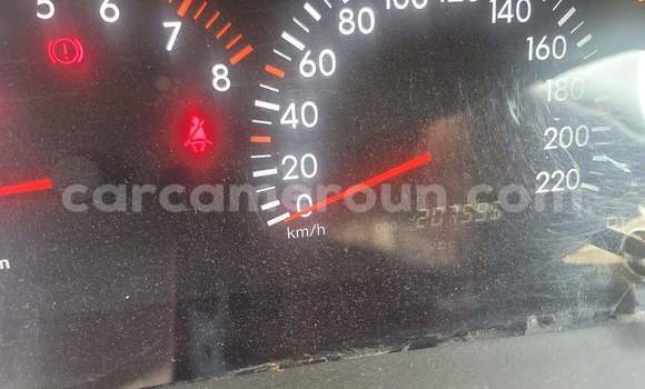 Sayi Na hannu Toyota Corolla Azurfa Mota in Yaounde a Babban Kamaru Sayi Na hannu Toyota Corolla Azurfa Mota in Yaounde a Babban Kamaru