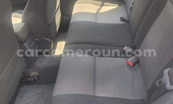 Sayi Na hannu Toyota Corolla Azurfa Mota in Yaounde a Babban Kamaru Sayi Na hannu Toyota Corolla Azurfa Mota in Yaounde a Babban Kamaru