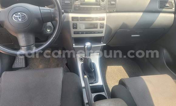 Sayi Na hannu Toyota Corolla Azurfa Mota in Yaounde a Babban Kamaru Sayi Na hannu Toyota Corolla Azurfa Mota in Yaounde a Babban Kamaru
