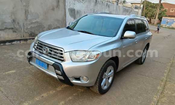 Sayi Na hannu Toyota Highlander M Mota in Yaounde a Babban Kamaru Sayi Na hannu Toyota Highlander M Mota in Yaounde a Babban Kamaru