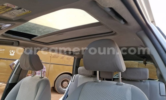 Sayi Na hannu Toyota RAV4 White Mota in Yaounde a Babban Kamaru Sayi Na hannu Toyota RAV4 White Mota in Yaounde a Babban Kamaru