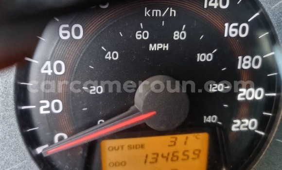 Sayi Na hannu Toyota RAV4 White Mota in Yaounde a Babban Kamaru Sayi Na hannu Toyota RAV4 White Mota in Yaounde a Babban Kamaru