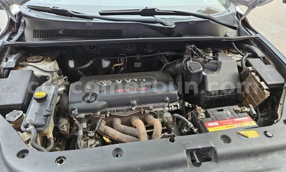 Sayi Na hannu Toyota RAV4 White Mota in Yaounde a Babban Kamaru Sayi Na hannu Toyota RAV4 White Mota in Yaounde a Babban Kamaru