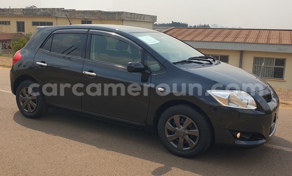 Sayi Na hannu Toyota Auris Black Mota in Yaounde a Babban Kamaru