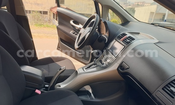 Sayi Na hannu Toyota Auris Black Mota in Yaounde a Babban Kamaru Sayi Na hannu Toyota Auris Black Mota in Yaounde a Babban Kamaru