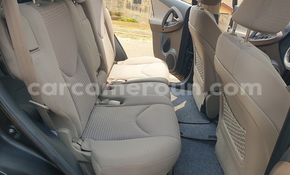 Sayi Na hannu Toyota Vanguard Black Mota in Yaounde a Babban Kamaru Sayi Na hannu Toyota Vanguard Black Mota in Yaounde a Babban Kamaru