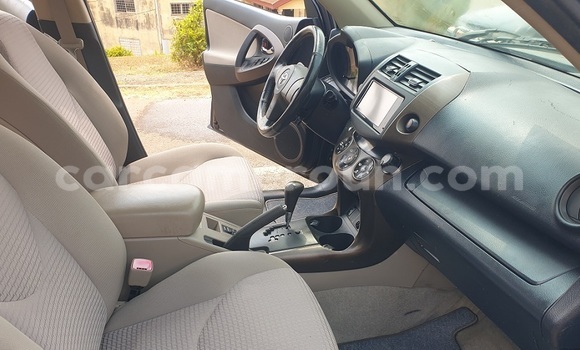 Sayi Na hannu Toyota Vanguard Black Mota in Yaounde a Babban Kamaru Sayi Na hannu Toyota Vanguard Black Mota in Yaounde a Babban Kamaru