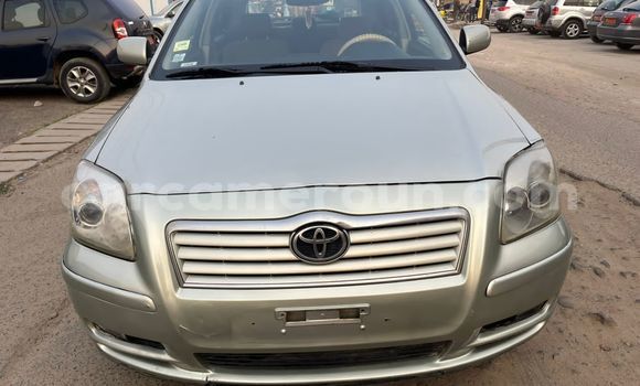 Sayi Na hannu Toyota Avensis Azurfa Mota in Douala a Ƙasar Kamaru