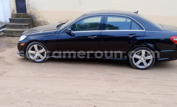 Sayi Na hannu Mercedes-Benz E-Classe Black Mota in Douala a Ƙasar Kamaru