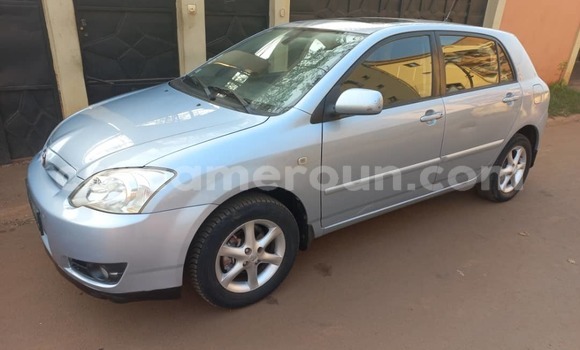 Sayi Na hannu Toyota Corolla Blue Mota in Yaounde a Babban Kamaru