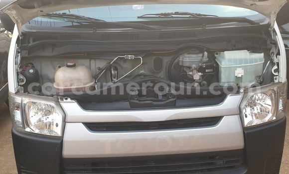 Acheter Occasion Voiture Toyota Hiace Blanc à Yaoundé, Central Cameroon Acheter Occasion Voiture Toyota Hiace Blanc à Yaoundé, Central Cameroon