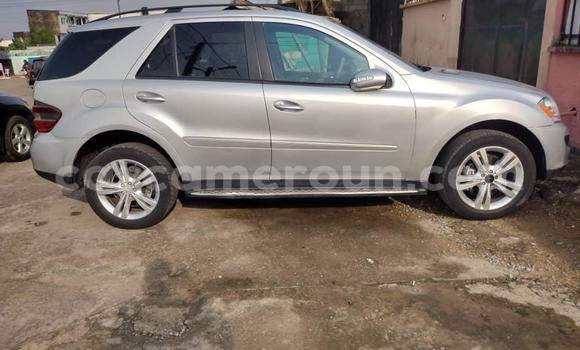 Sayi Na hannu Mercedes‒Benz ML–Class Azurfa Mota in Douala a Ƙasar Kamaru Sayi Na hannu Mercedes‒Benz ML–Class Azurfa Mota in Douala a Ƙasar Kamaru
