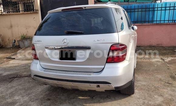 Sayi Na hannu Mercedes‒Benz ML–Class Azurfa Mota in Douala a Ƙasar Kamaru Sayi Na hannu Mercedes‒Benz ML–Class Azurfa Mota in Douala a Ƙasar Kamaru