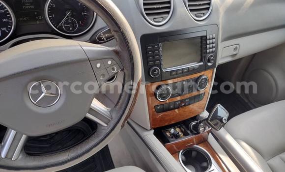 Sayi Na hannu Mercedes‒Benz ML–Class Azurfa Mota in Douala a Ƙasar Kamaru Sayi Na hannu Mercedes‒Benz ML–Class Azurfa Mota in Douala a Ƙasar Kamaru