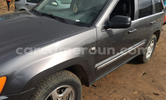 Sayi Imported Jeep Cherokee M Mota in Douala a Ƙasar Kamaru Sayi Imported Jeep Cherokee M Mota in Douala a Ƙasar Kamaru