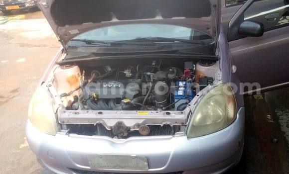 Sayi Imported Toyota Yaris Azurfa Mota in Douala a Ƙasar Kamaru Sayi Imported Toyota Yaris Azurfa Mota in Douala a Ƙasar Kamaru