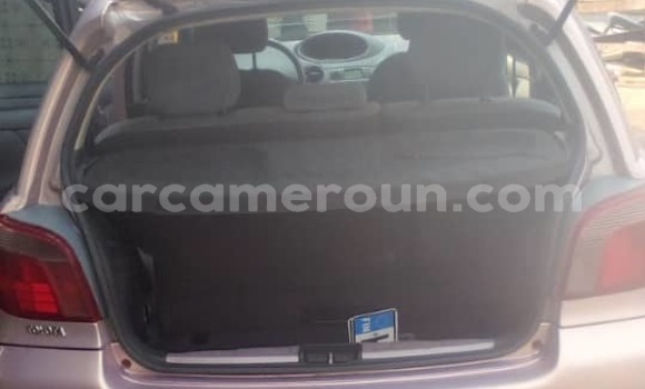 Sayi Imported Toyota Yaris Azurfa Mota in Douala a Ƙasar Kamaru Sayi Imported Toyota Yaris Azurfa Mota in Douala a Ƙasar Kamaru