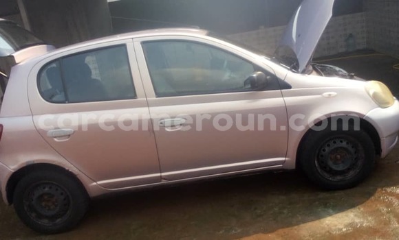 Sayi Imported Toyota Yaris Azurfa Mota in Douala a Ƙasar Kamaru Sayi Imported Toyota Yaris Azurfa Mota in Douala a Ƙasar Kamaru
