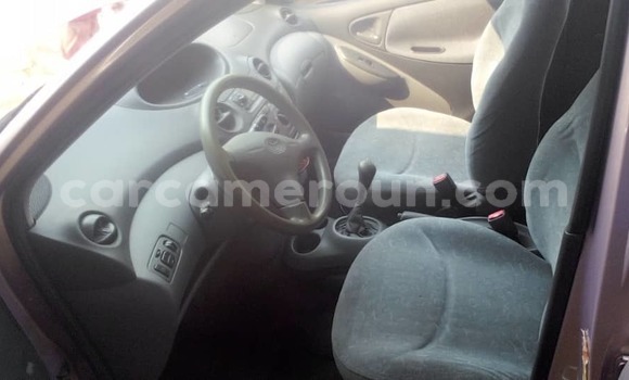 Sayi Imported Toyota Yaris Azurfa Mota in Douala a Ƙasar Kamaru Sayi Imported Toyota Yaris Azurfa Mota in Douala a Ƙasar Kamaru