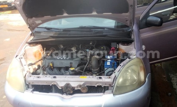Sayi Imported Toyota Yaris Azurfa Mota in Douala a Ƙasar Kamaru Sayi Imported Toyota Yaris Azurfa Mota in Douala a Ƙasar Kamaru